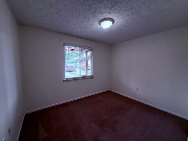 Building Photo - 1 Bedroom, 1 Bath Apartment