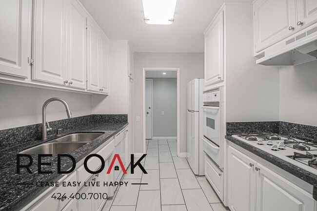 Building Photo - 15101 Magnolia Blvd