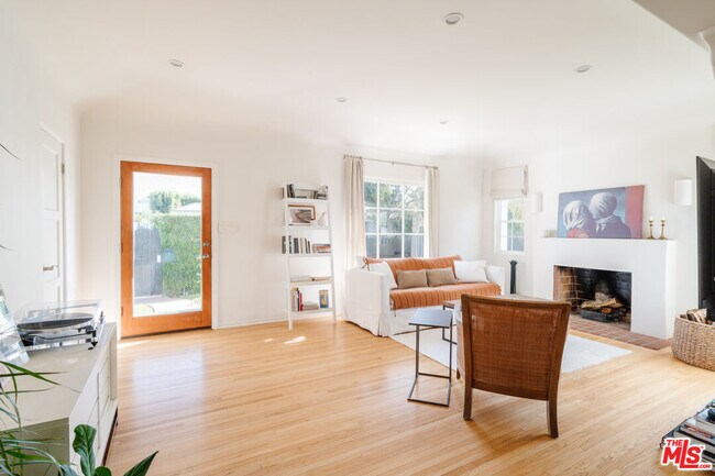 Building Photo - 1637 S Ridgeley Dr