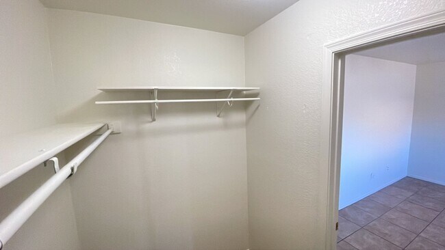 Building Photo - Cozy 3 bedroom home in Surprise!