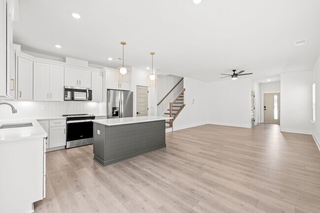 Building Photo - Move-in Ready Townhome in Westerly Hills