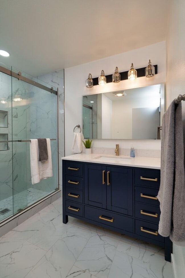 Building Photo - BEAUTIFUL 4 Bed 3 Bath unit