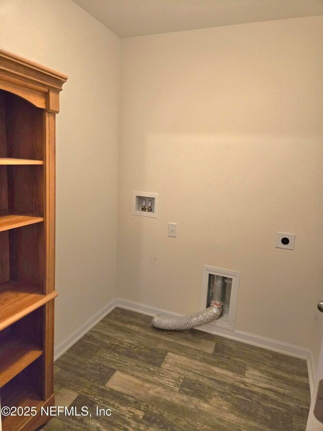 Building Photo - 2333 Sotterley Ln