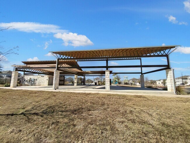 Building Photo - Beautiful and Spacious 4/BR 3.5/BA Modern ...