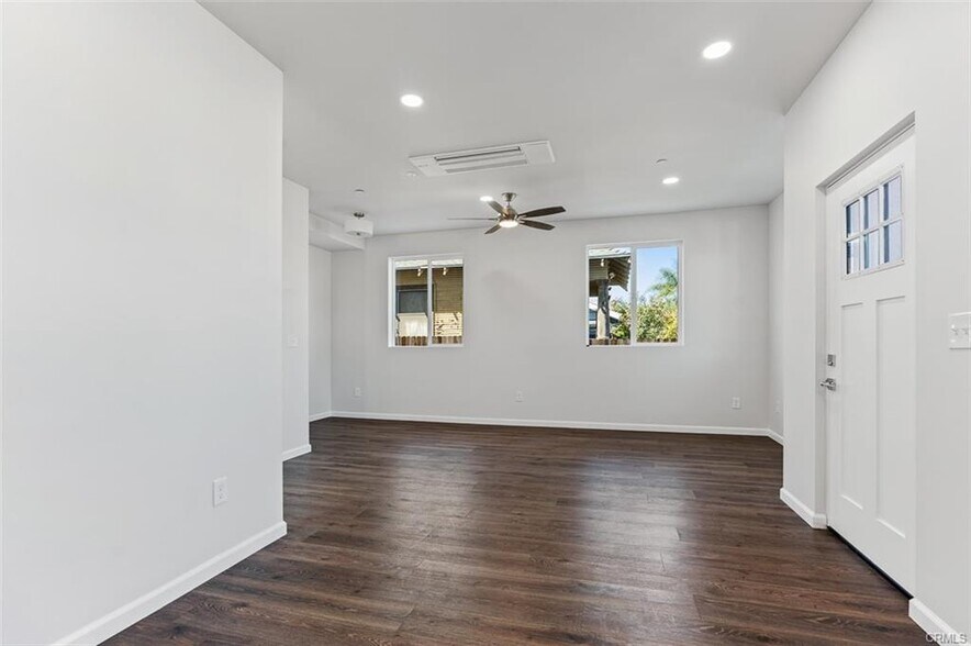 Building Photo - 136 W 48th St