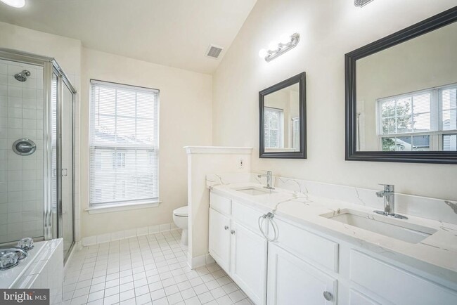 Building Photo - 13013 Park Crescent Cir