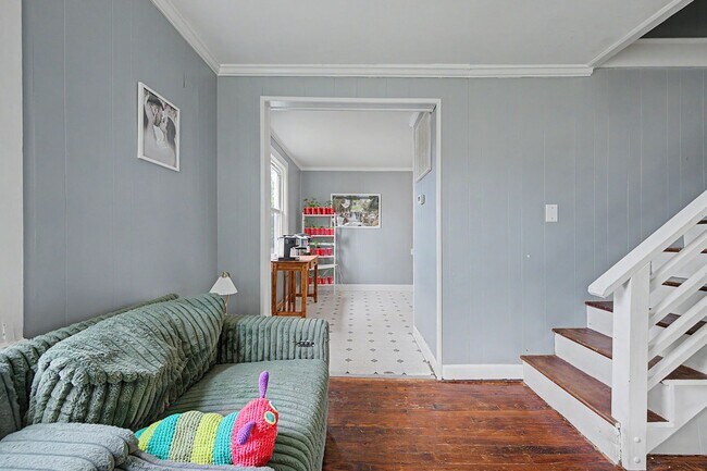 Building Photo - Spacious 5-Bedroom Home Near Radford University