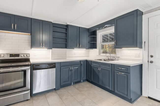 Building Photo - 1701 Farmington Ave