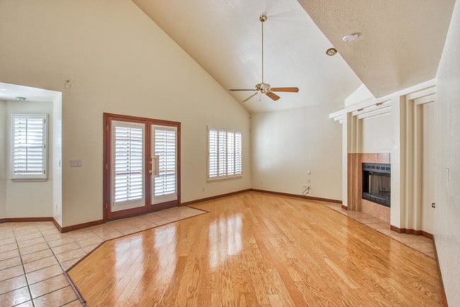 Building Photo - 6912 Crown Ridge Dr