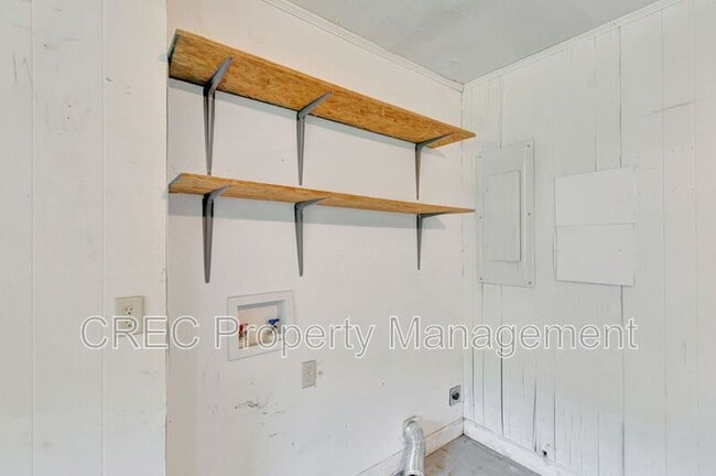 Building Photo - 2327 W Palmer Dr