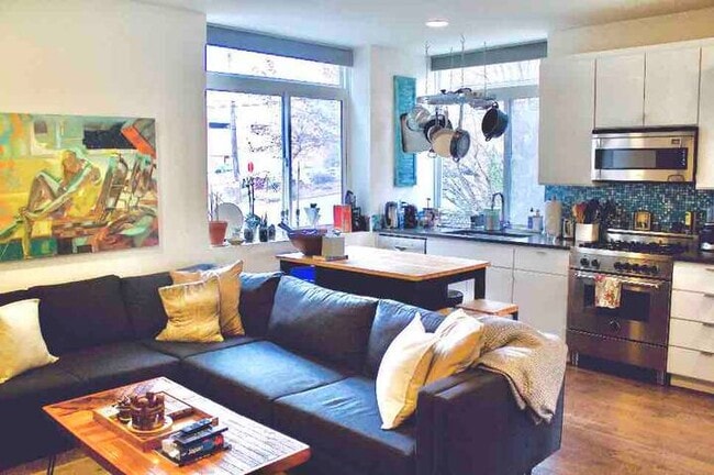 Building Photo - 463 14th Ave