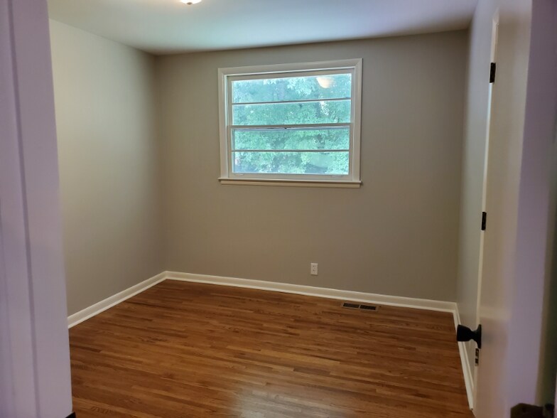 Building Photo - 3829 Crouch Dr