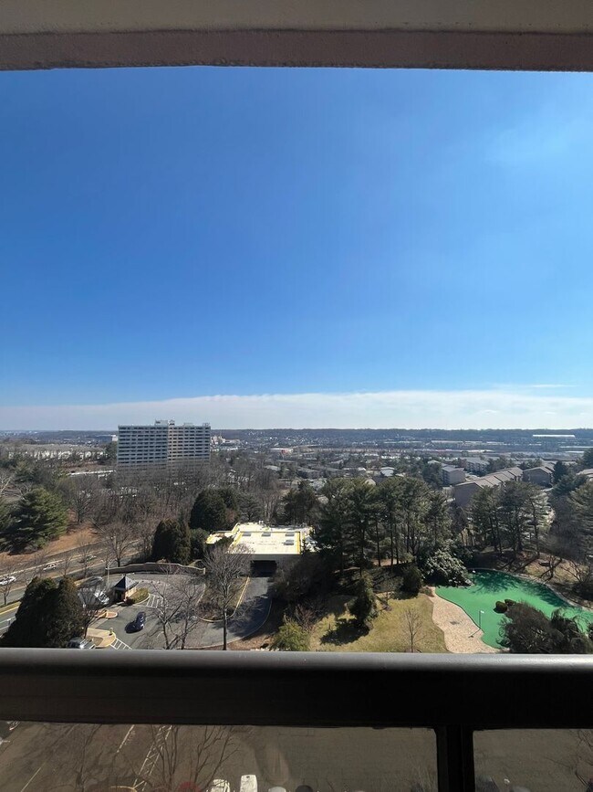 Building Photo - 203 Yoakum Pkwy