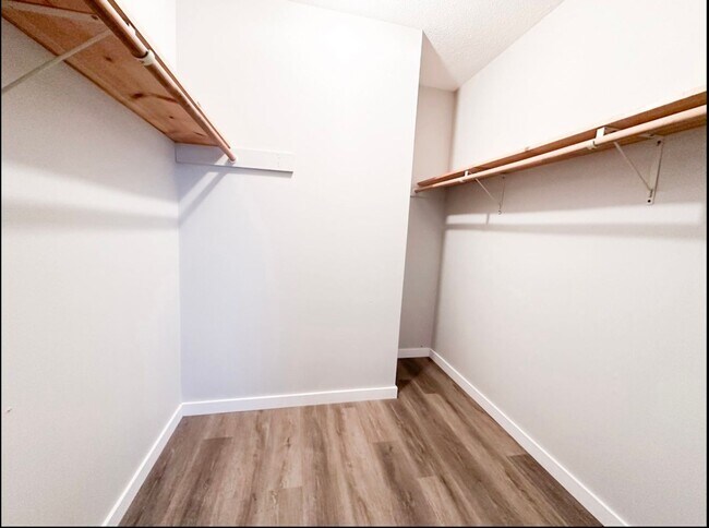 Building Photo - 2008 Juniper Dr