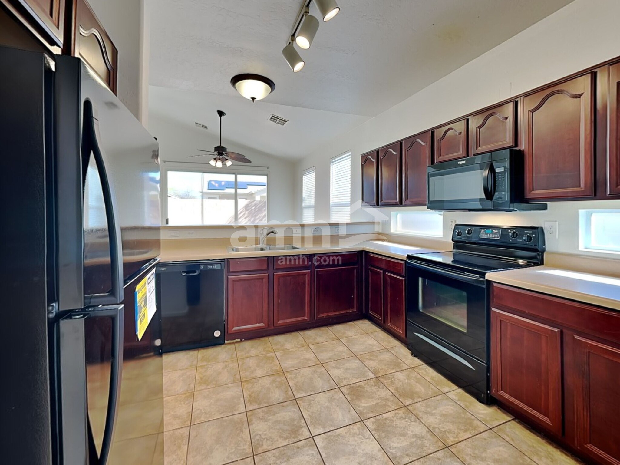 Building Photo - 14838 W Columbine Dr