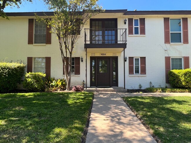 Primary Photo - Ridglea4004 #203 ***MAINTENANCE-HOA***