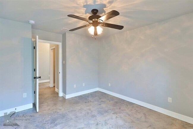 Building Photo - 3810 Carrera Ln