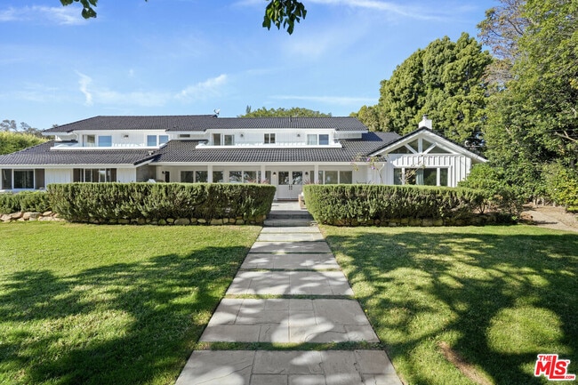 Building Photo - 29225 Cliffside Dr