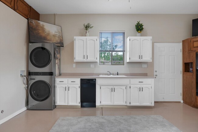 Building Photo - NW Albuquerque | 2 bed / 1 bath | Casita |...