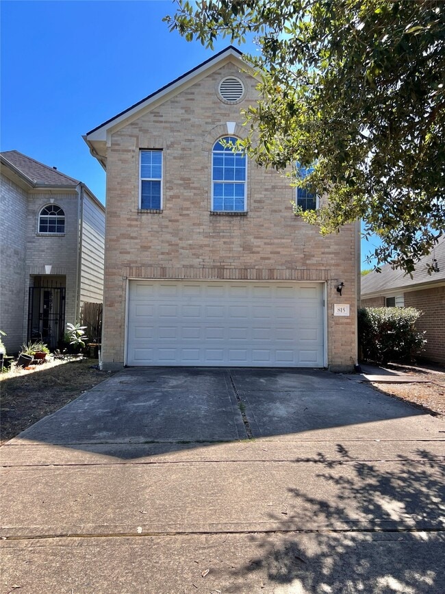 Building Photo - 815 Forest Ivy Ln