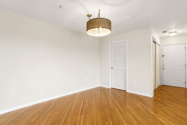 Building Photo - 1636 King Ct