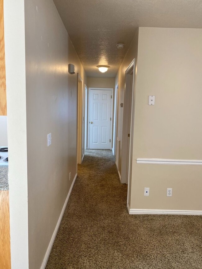 Building Photo - BRENTWOOD CONDO 2 BED 1 BATH