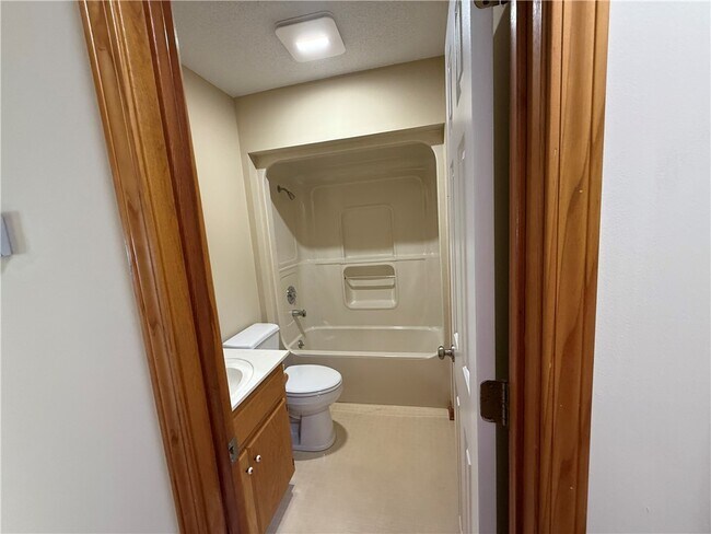 Building Photo - 250 Perry Woolbright Rd