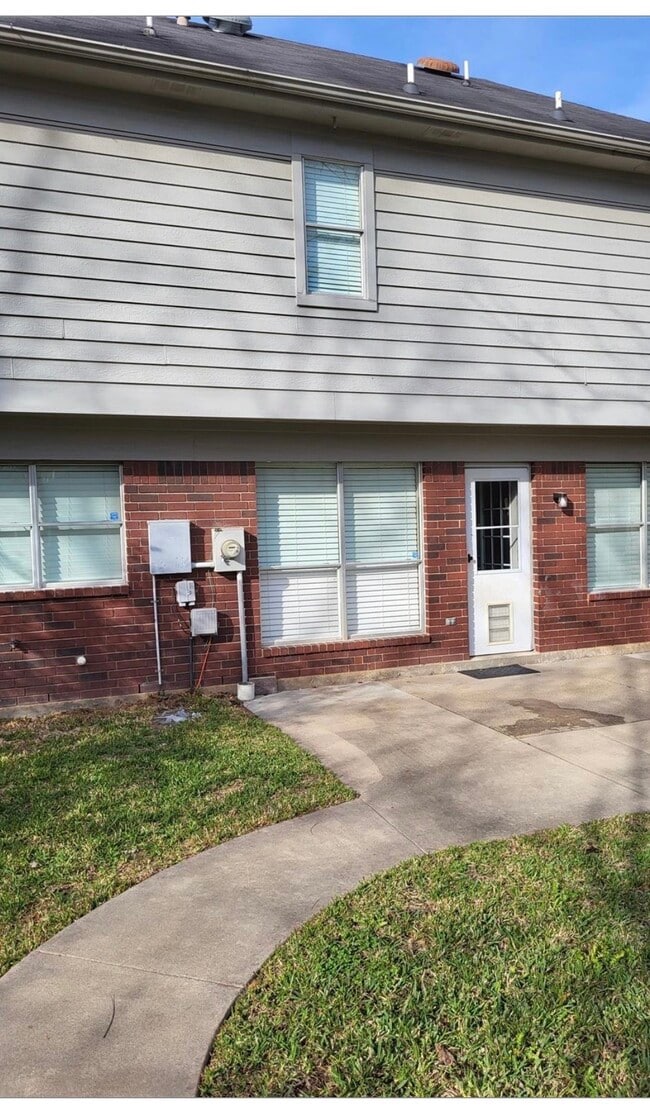 Building Photo - 18843 Appletree Hill Ln