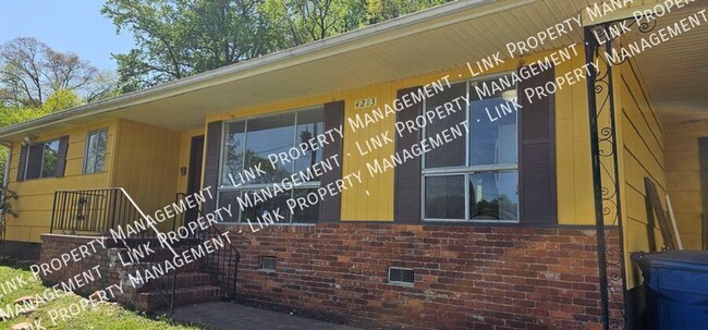 Building Photo - Fresh Painted 3 BR 1.5 BA in Red Bank for ...