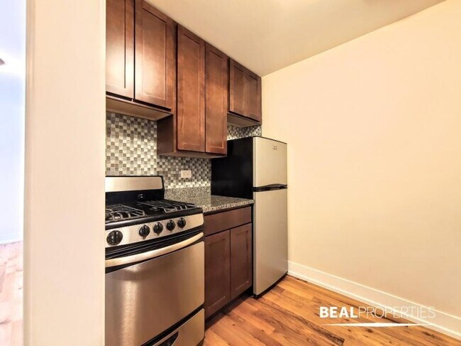 Building Photo - 0 bedroom in CHICAGO IL 60614