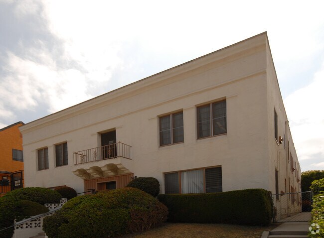 Building Photo - 824 S Orange Grove Ave