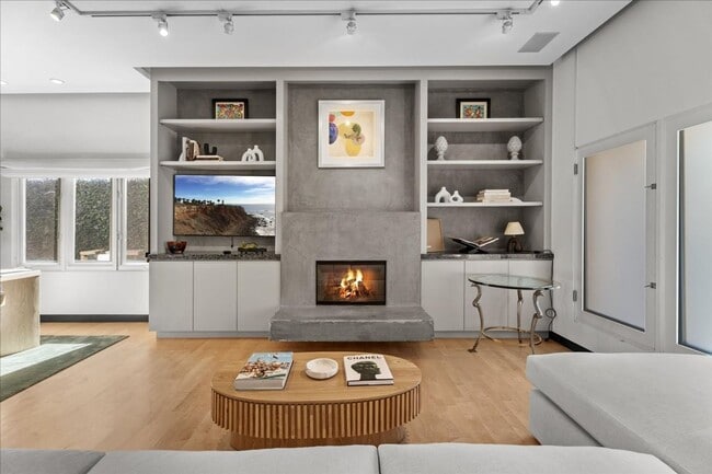 Building Photo - Modern 2BR Architectural + Rooftop in Prime West Hollywood