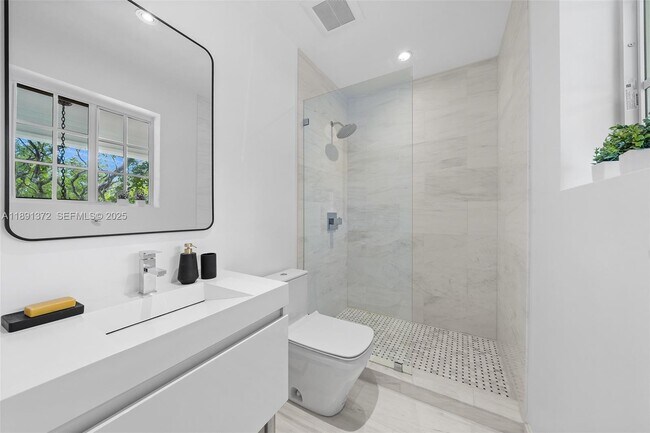 Building Photo - 575 Bay Point Rd