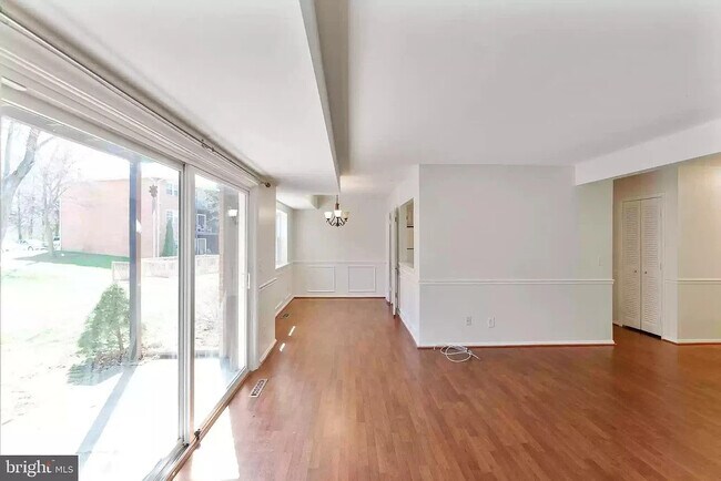 Building Photo - 221 Crocker Dr