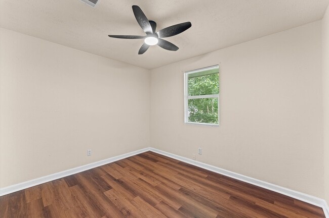 Building Photo - 1505 Gladiola Ave