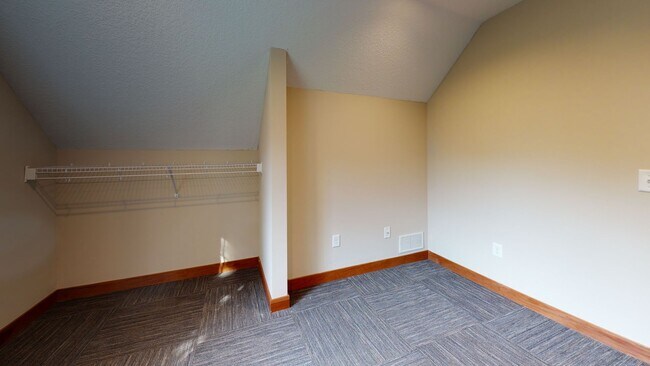 Building Photo - 806 12th Ave SE
