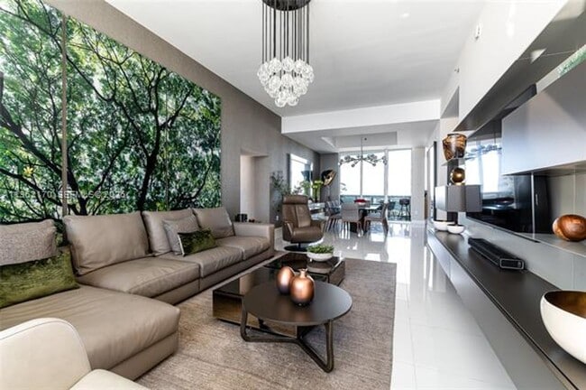 Building Photo - 15901 Collins Ave