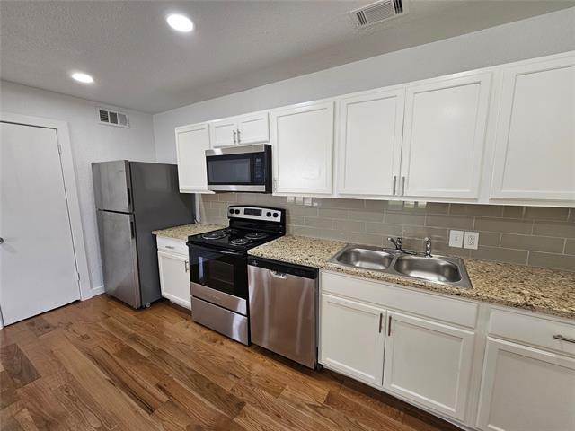 Building Photo - 2402 Housley Dr