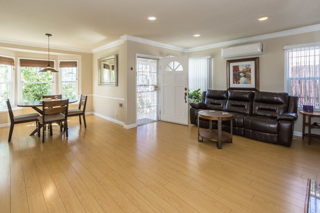 Building Photo - 1932 Carmona Ave