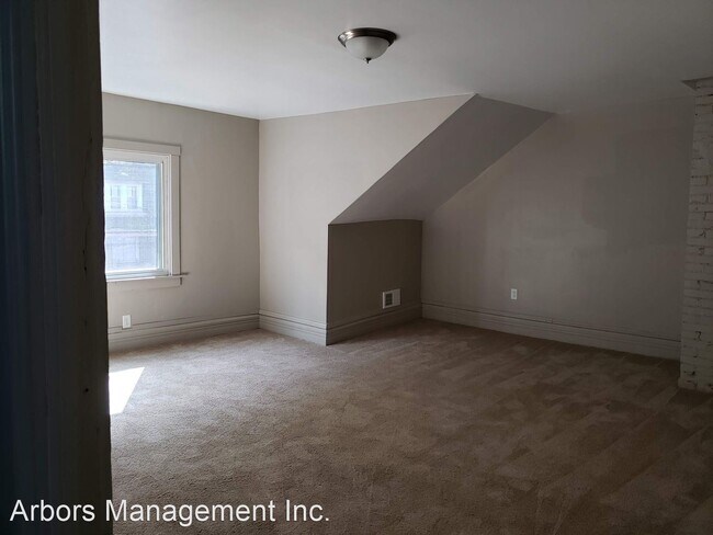 Building Photo - 3 br, 1 bath House - 32 Kenwood Avenue