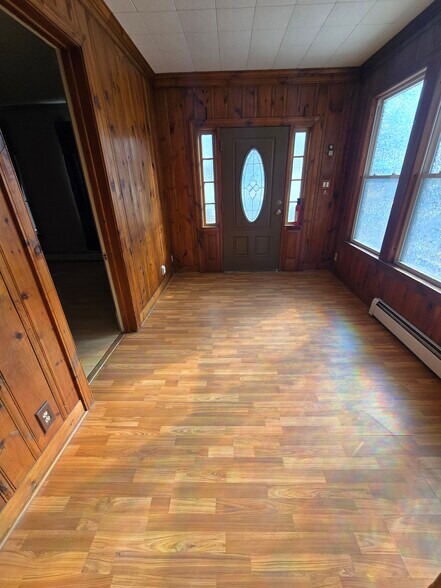 Mud Room - 154 Oak St