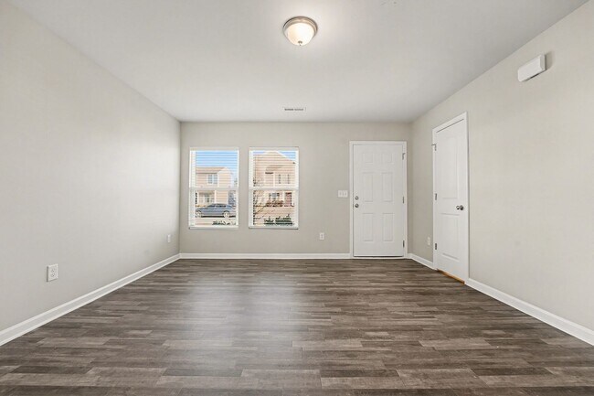 Building Photo - Beautiful 3-bedroom, 2.5-bath home in Greensboro