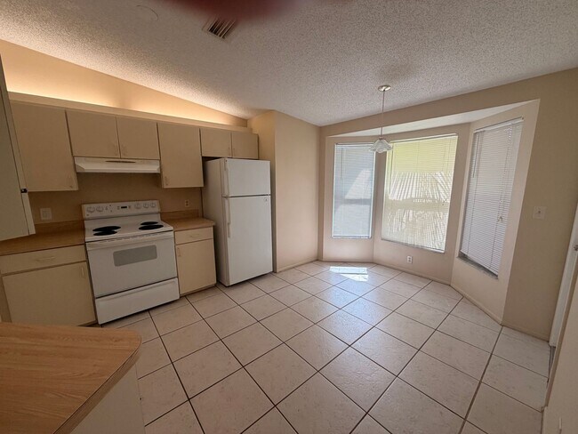 Building Photo - Great 3/2 Ready to rent!