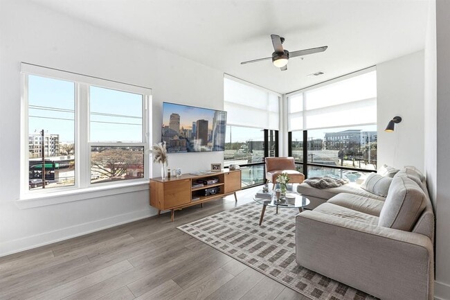 Building Photo - 2220 Webberville Rd