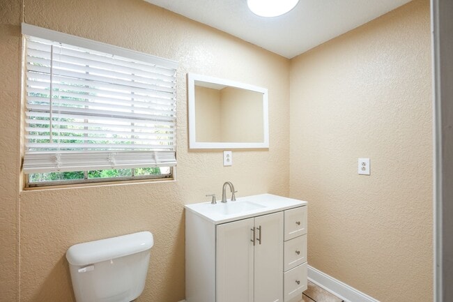 Building Photo - 10031 Union Park Dr