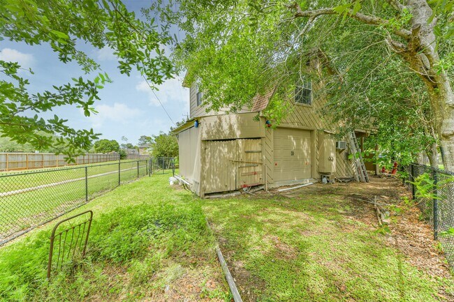 Building Photo - 807 Stadium Cir