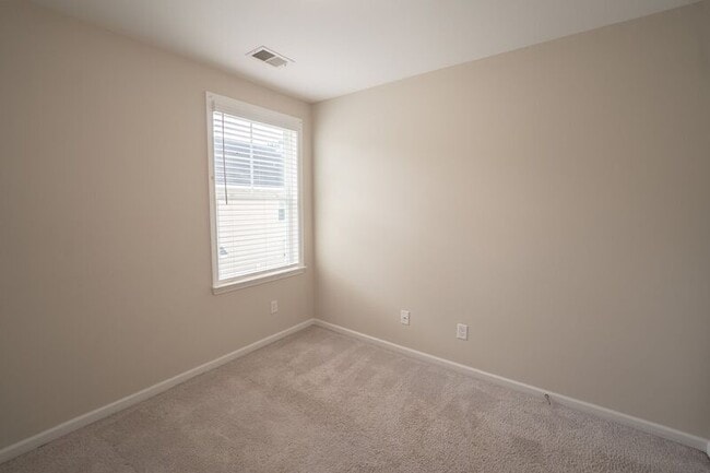 Building Photo - 92 Reese Way