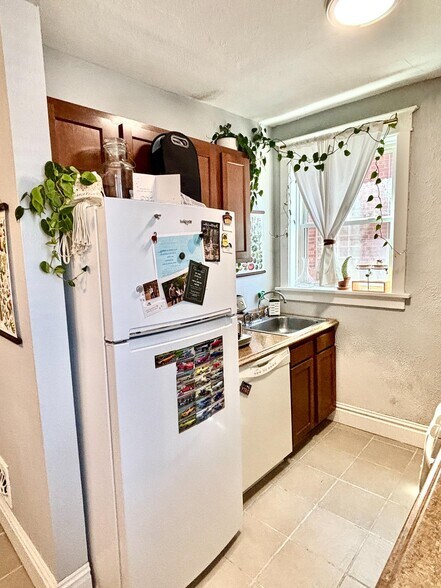 Building Photo - 5331 Bancroft Ave