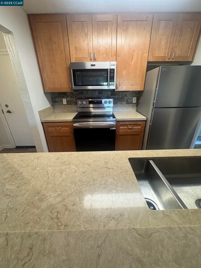 Building Photo - 1085 Murrieta Blvd