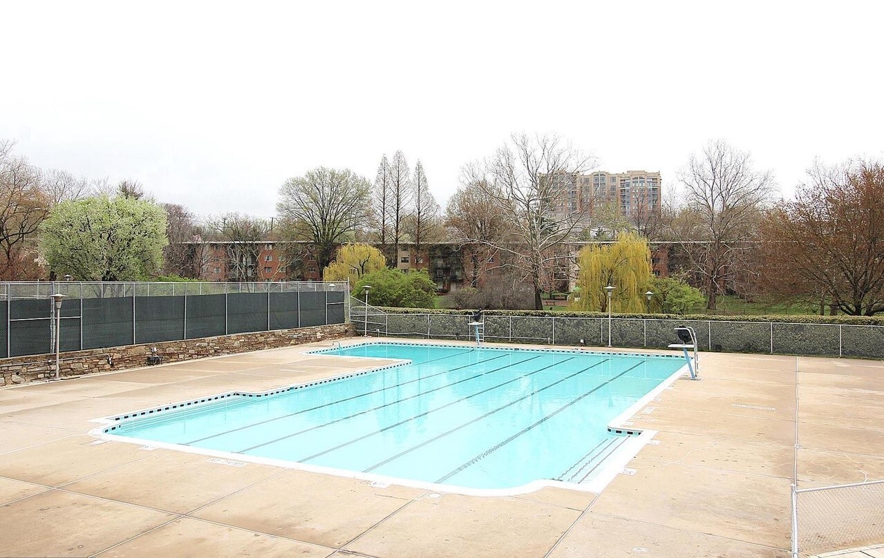 Building Photo - 10201 Grosvenor Pl